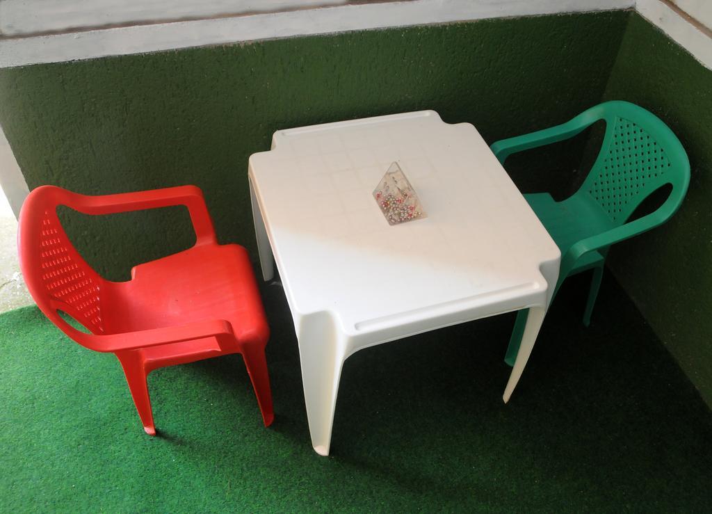 Apartment Orange Purple Blue Ζάγκρεμπ Δωμάτιο φωτογραφία