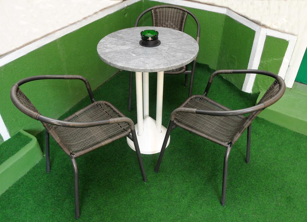 Apartment Orange Purple Blue Ζάγκρεμπ Δωμάτιο φωτογραφία